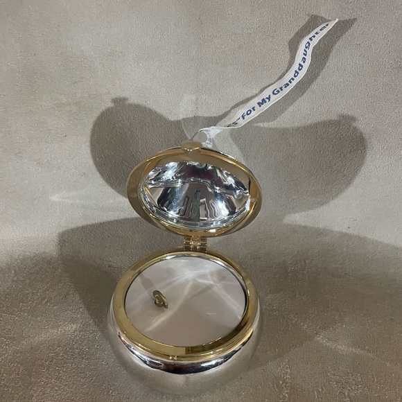 Kisses Jewelry Box - Picture 2 of 8